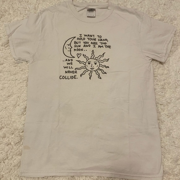 2 graphics T-shirts - Picture 7 of 9